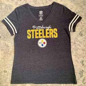 Vintage Woman’s Pittsburgh Steelers Short Sleeve Shirt